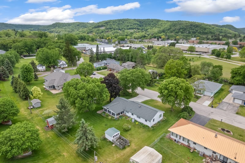 1366 Lorrai Dr, Winona, MN 55987