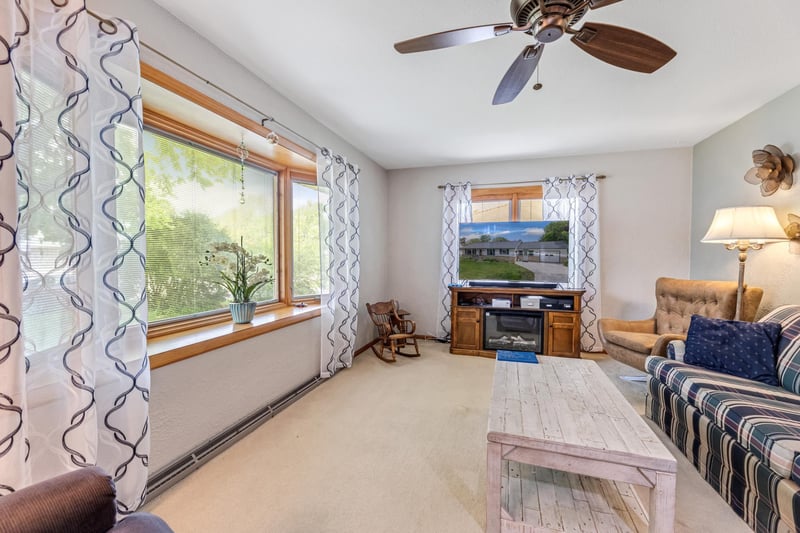 1366 Lorrai Dr, Winona, MN 55987