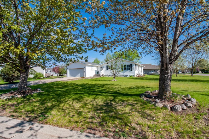 720 6th Dr NW, Perham, MN 56573