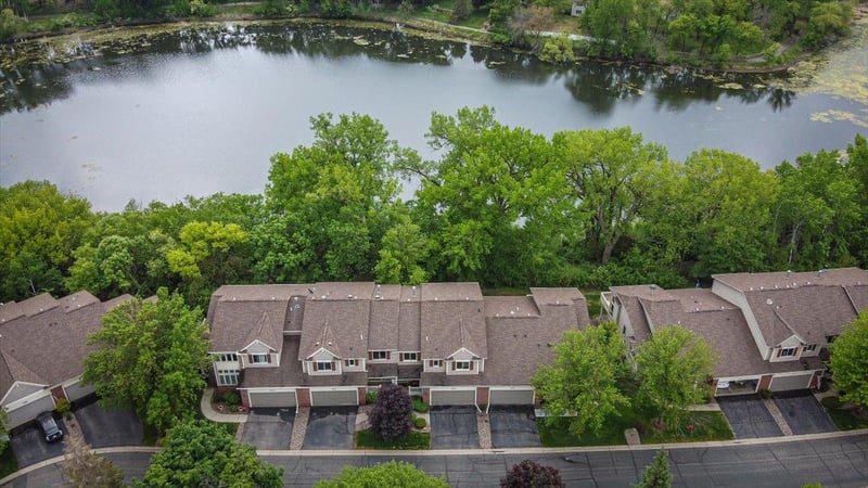 1407 Summit Shores Dr, Burnsville, MN 55306