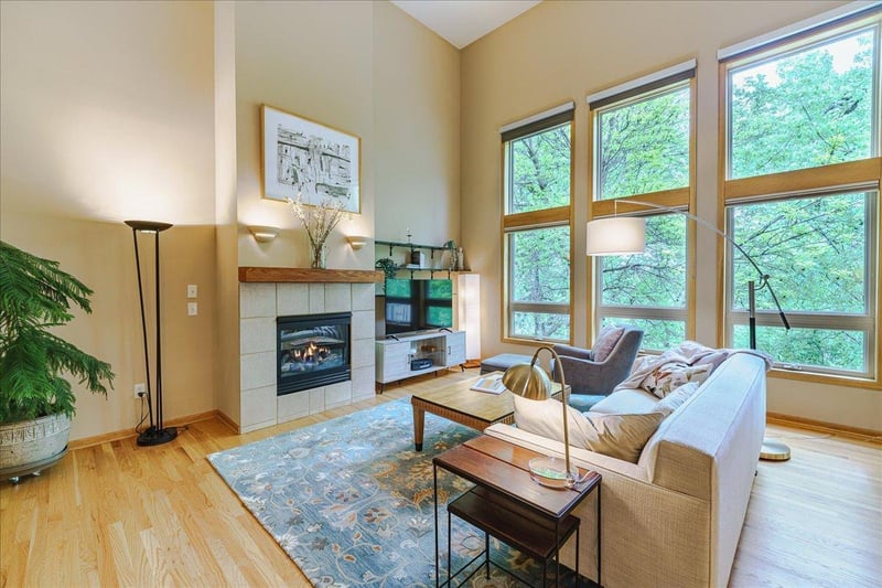 1407 Summit Shores Dr, Burnsville, MN 55306