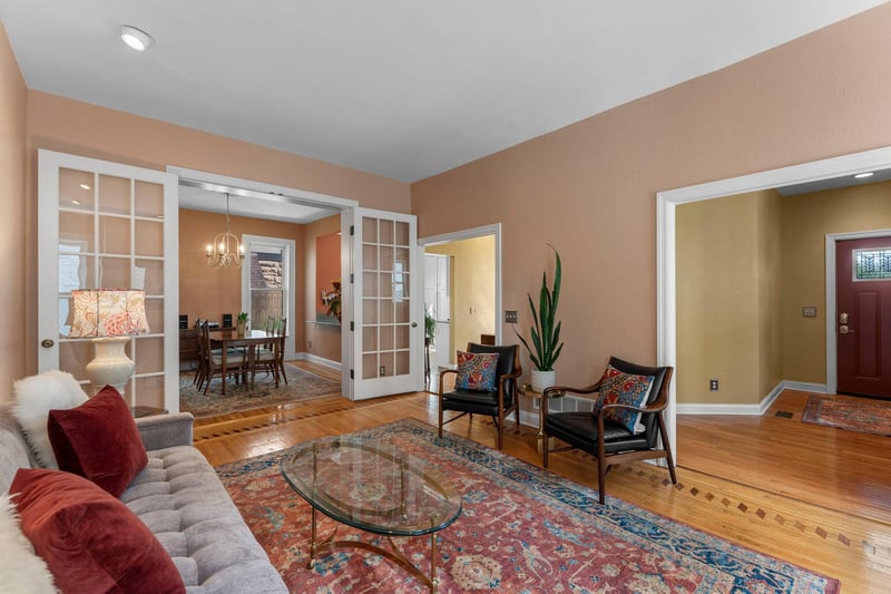 2439 Park Ave #F, Minneapolis, MN 55404