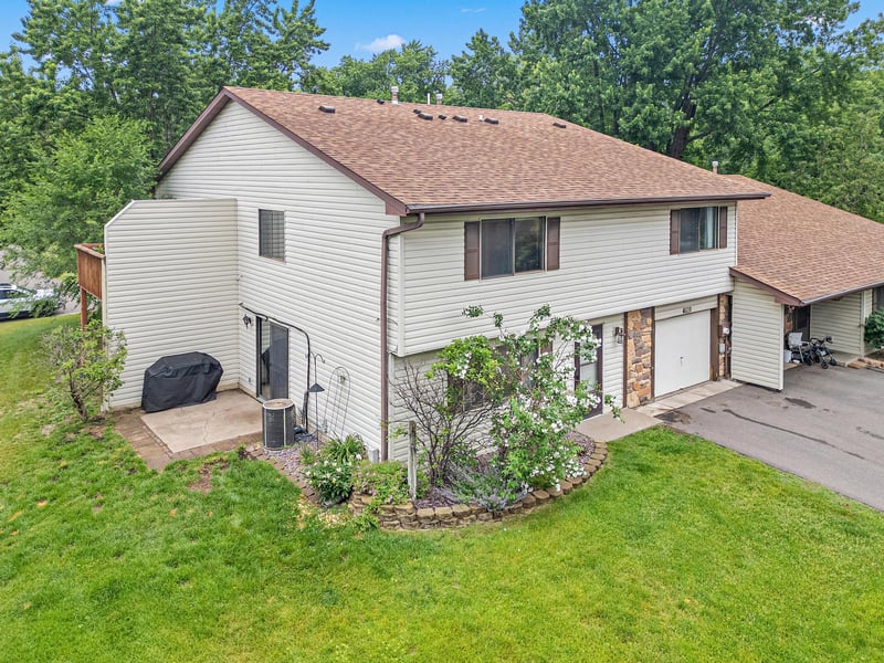 792 Tanglewood Dr, Shoreview, MN 55126