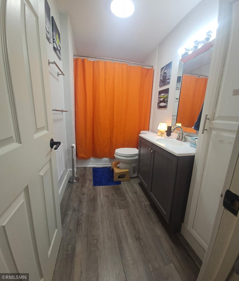 240 2nd St SE, Milaca, MN 56353