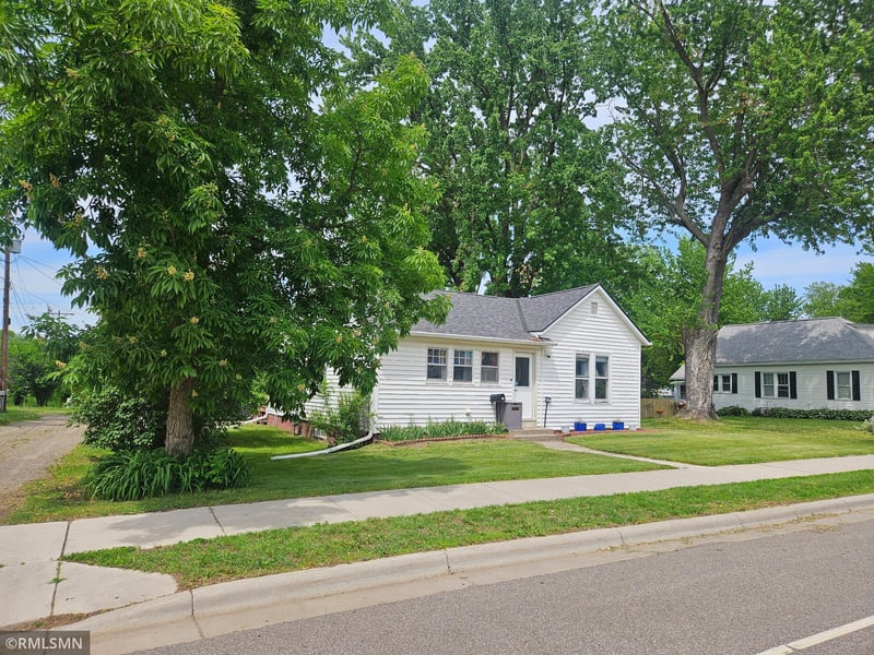 240 2nd St SE, Milaca, MN 56353