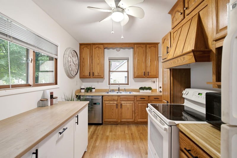 319 Van Buren Ave S, Hopkins, MN 55343