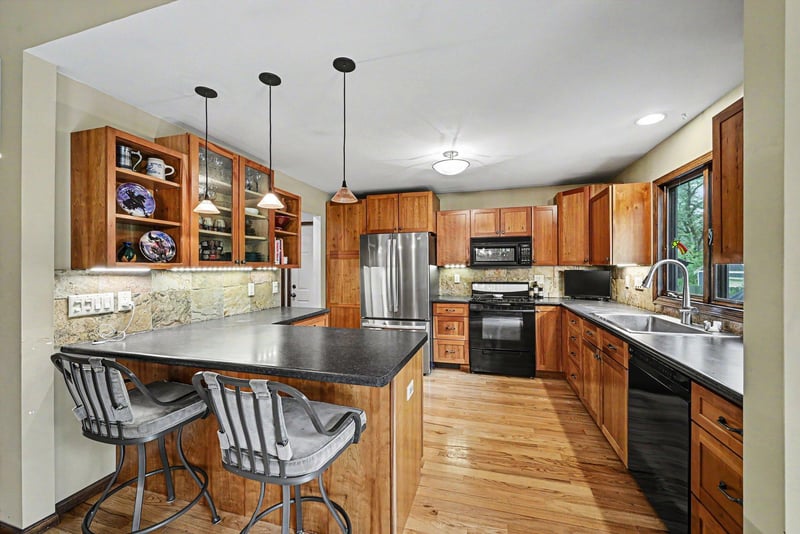 16011 3rd St N, Lakeland, MN 55043