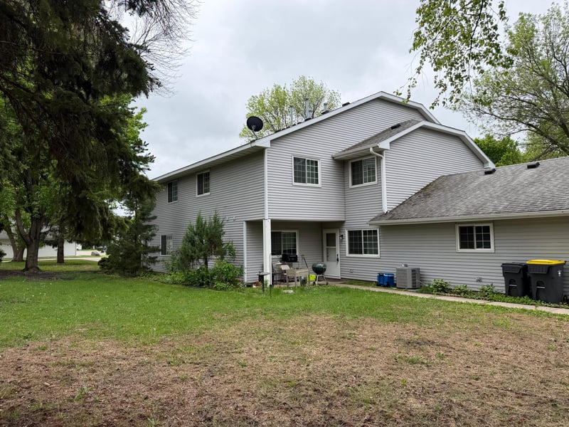 1622 Pleasant View Dr #C, North Mankato, MN 56003
