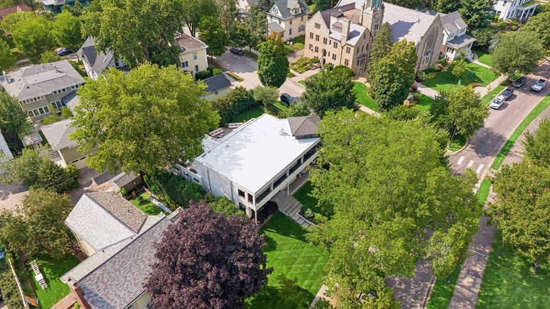 2100 W Lake Of The Isles Pw, Minneapolis, MN 55405