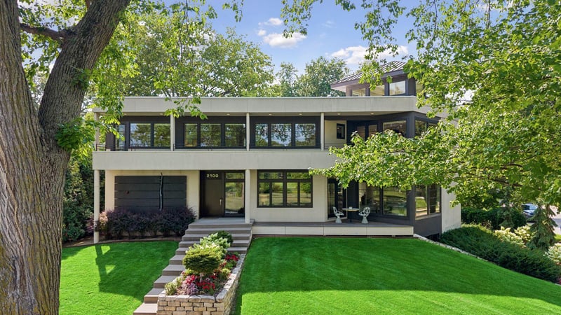 2100 W Lake Of The Isles Pw, Minneapolis, MN 55405