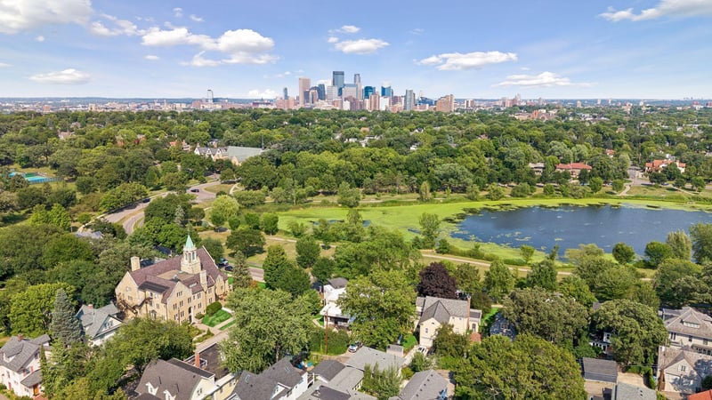 2100 W Lake Of The Isles Pw, Minneapolis, MN 55405
