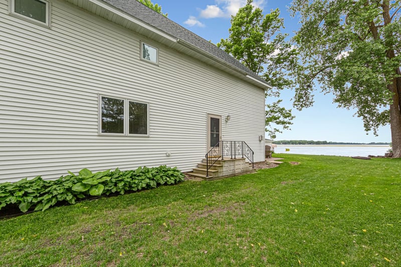 943 Reed St N, Waterville, MN 56096