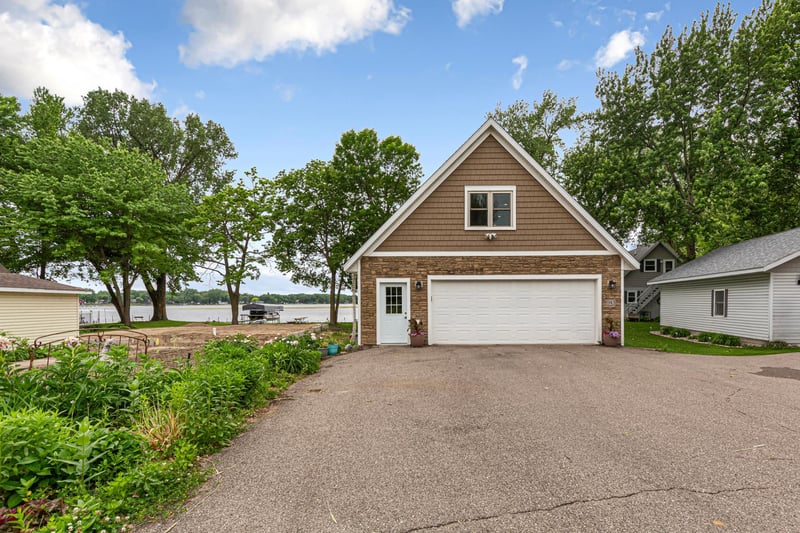 943 Reed St N, Waterville, MN 56096