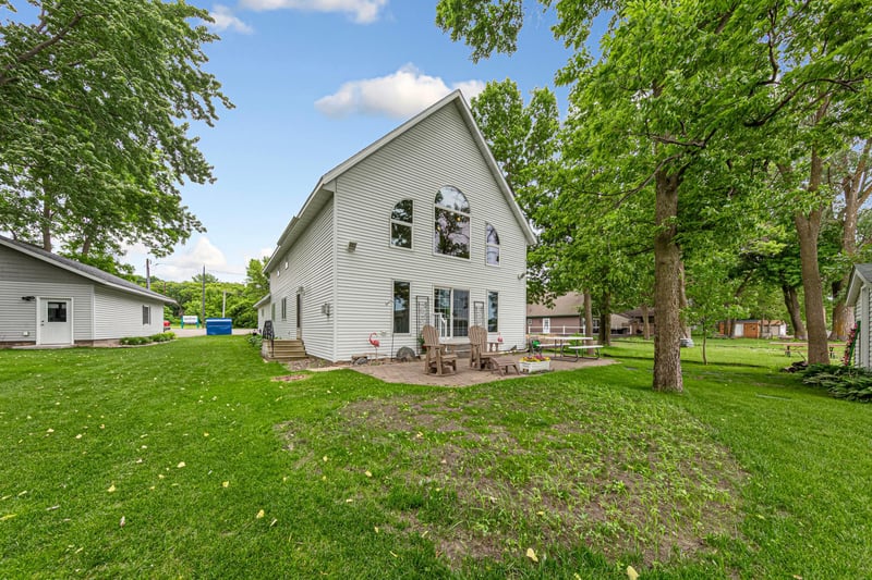 943 Reed St N, Waterville, MN 56096