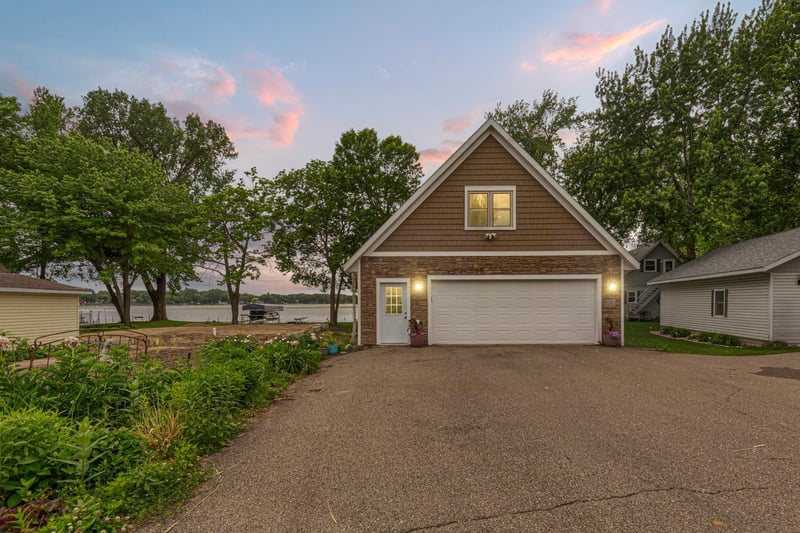 943 Reed St N, Waterville, MN 56096