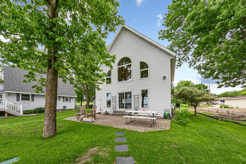 943 Reed St N, Waterville, MN 56096