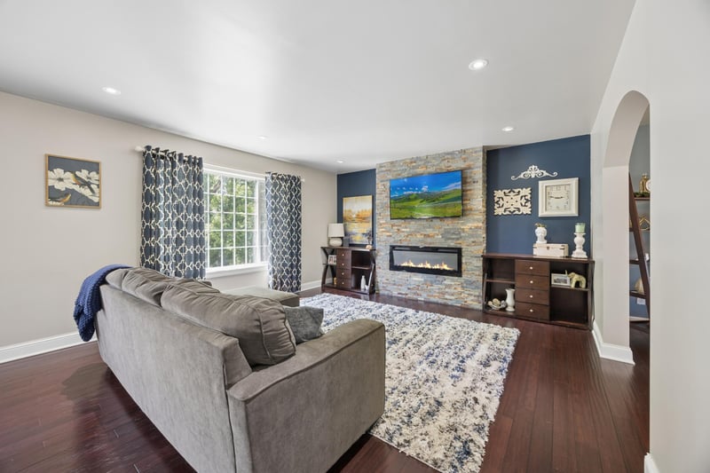 7891 Claiborne Ln, Inver Grove Heights, MN 55076