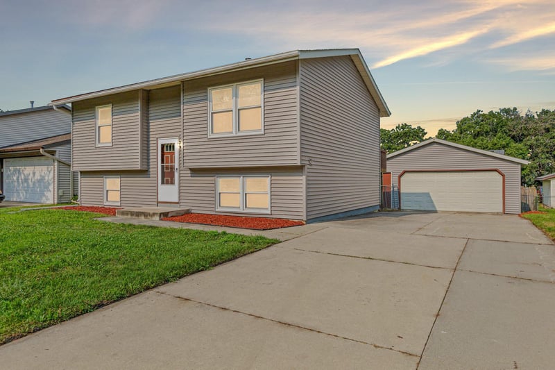 2434 Parkview Ln SE, Rochester, MN 55904