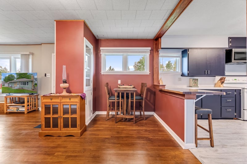 150 2nd Ave SE, Plainview, MN 55964