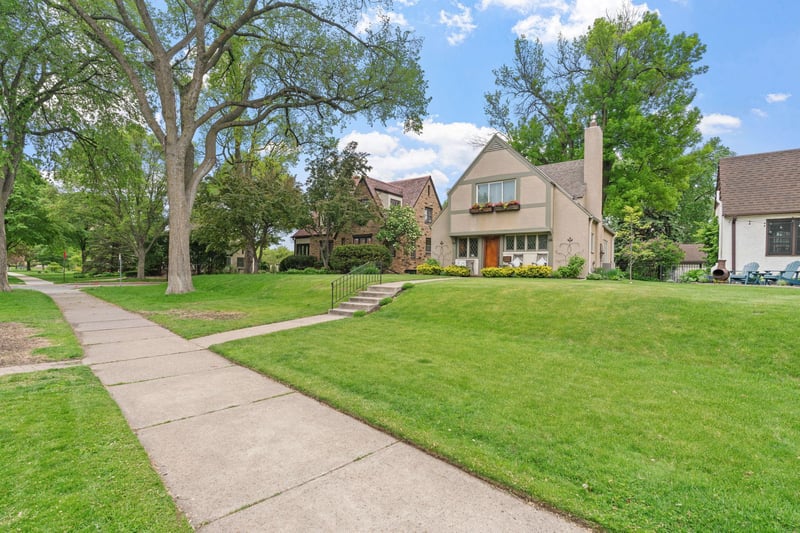 2214 Saint Anthony Pw, Minneapolis, MN 55418