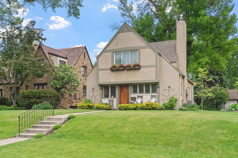 2214 Saint Anthony Pw, Minneapolis, MN 55418