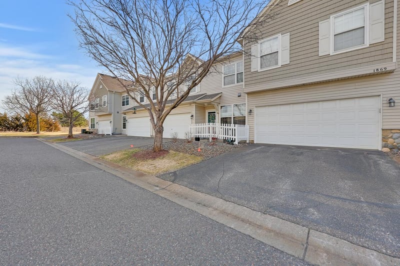 1871 Wildflower Ct, Shoreview, MN 55126
