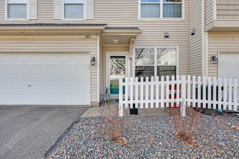 1871 Wildflower Ct, Shoreview, MN 55126