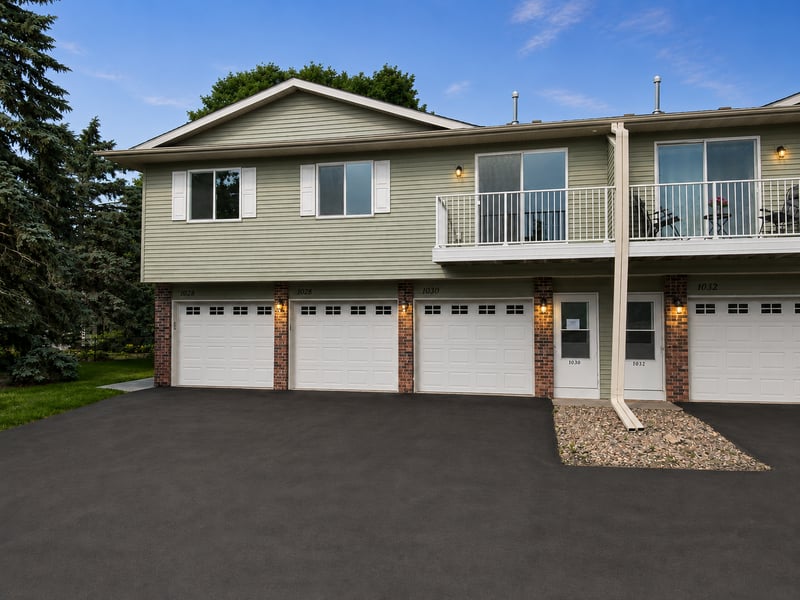 1030 Pond View Ct, Vadnais Heights, MN 55127