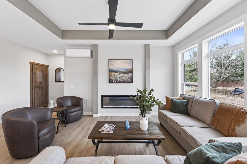 1231 Honeysuckle Ln, Cambridge, MN 55008