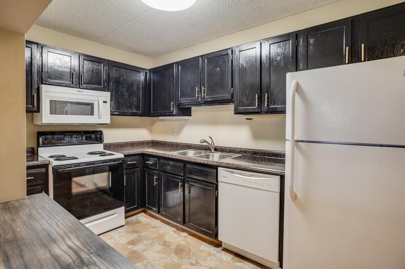 10401 Cedar Lake Rd #215, Minnetonka, MN 55305