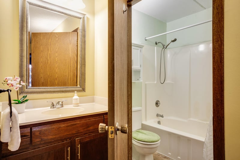 10401 Cedar Lake Rd #215, Minnetonka, MN 55305