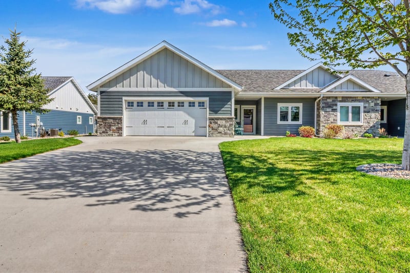 906 Lake Forest Cir, Detroit Lakes, MN 56501