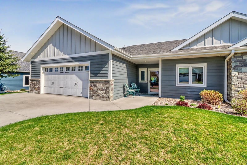 906 Lake Forest Cir, Detroit Lakes, MN 56501