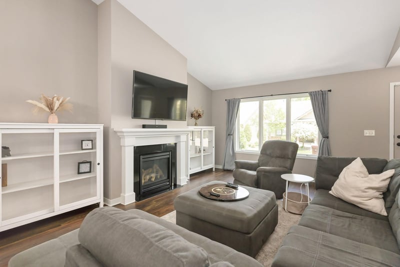 1003 Farrell St S, Maplewood, MN 55119