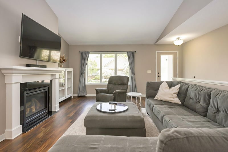 1003 Farrell St S, Maplewood, MN 55119