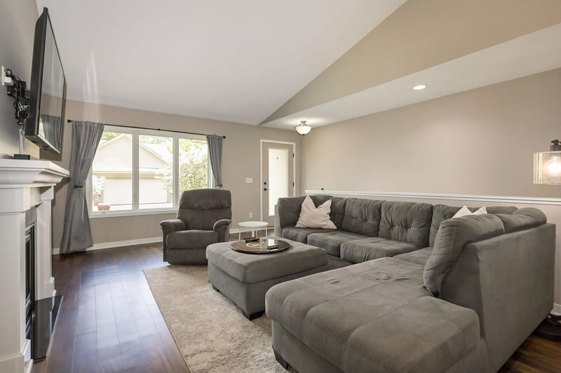 1003 Farrell St S, Maplewood, MN 55119