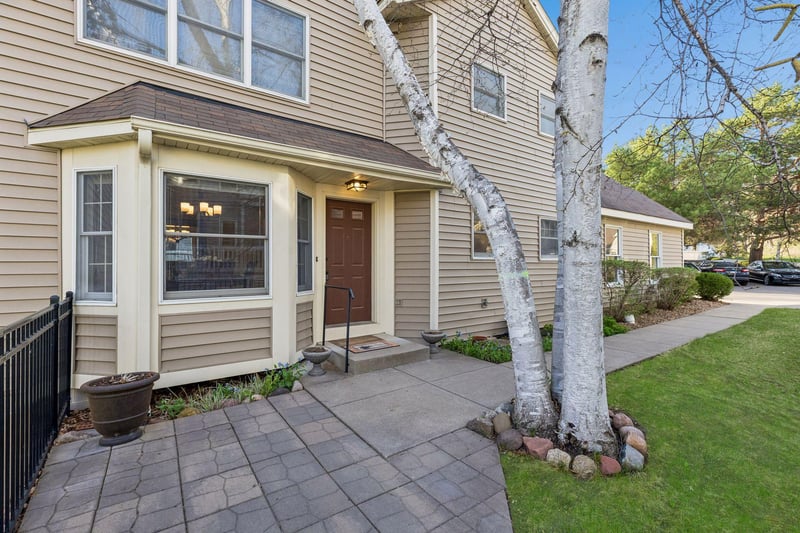14301 Bedford Dr, Eden Prairie, MN 55346
