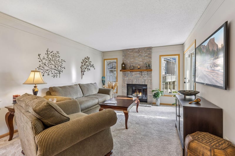 14301 Bedford Dr, Eden Prairie, MN 55346