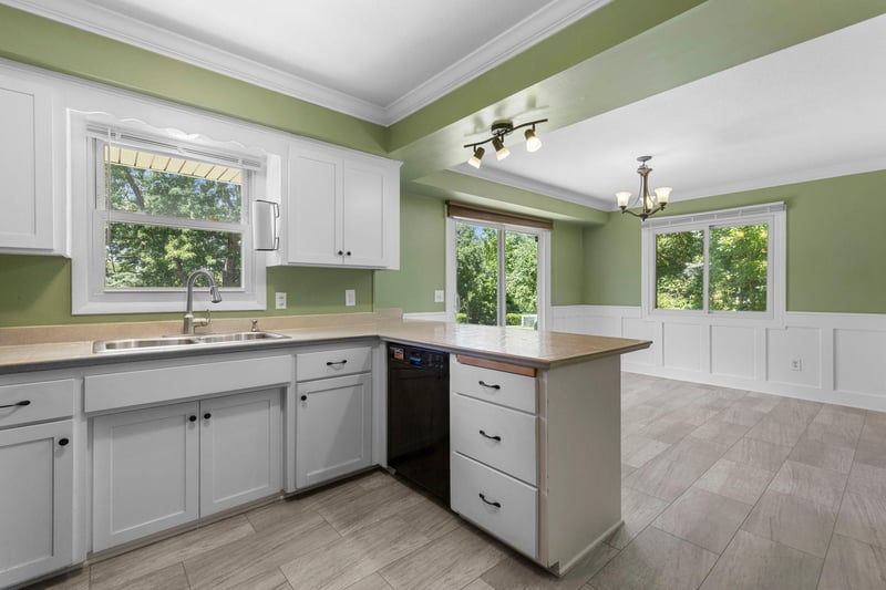 13000 James Ave S, Burnsville, MN 55337
