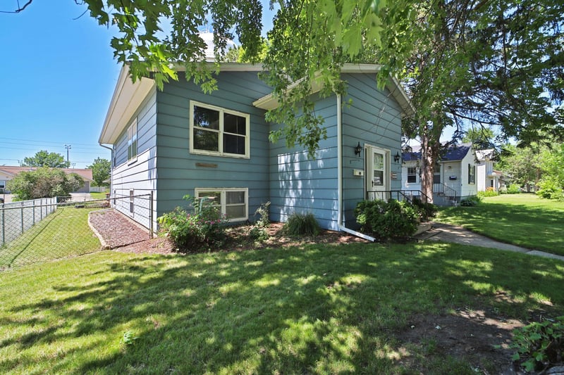521 5th St NE, Staples, MN 56479