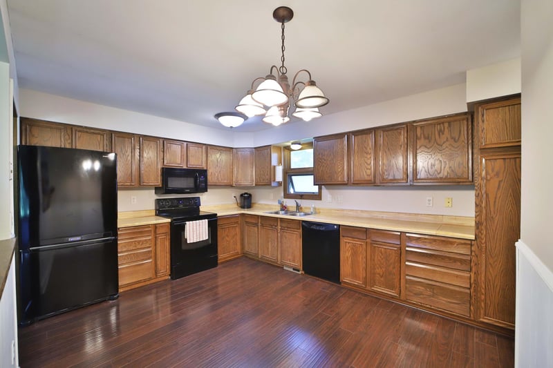 521 5th St NE, Staples, MN 56479