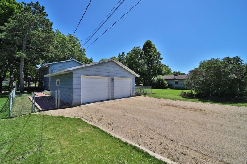 521 5th St NE, Staples, MN 56479