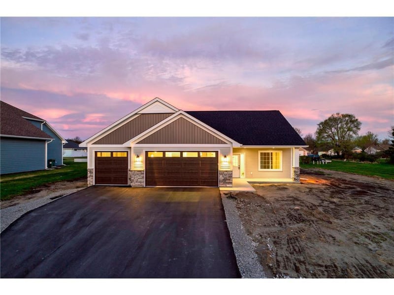 930 E 10th St, Litchfield, MN 55355