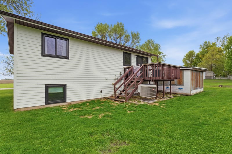 410 S 8th St, Kerkhoven, MN 56252