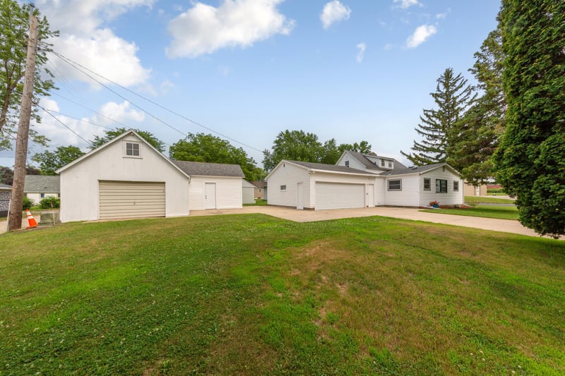 808 E Vine St, Owatonna, MN 55060