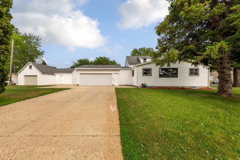 808 E Vine St, Owatonna, MN 55060