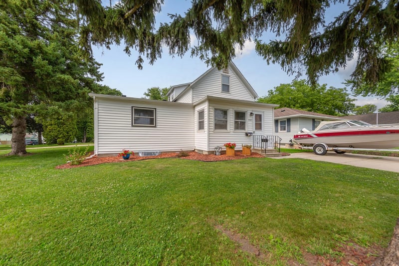 808 E Vine St, Owatonna, MN 55060