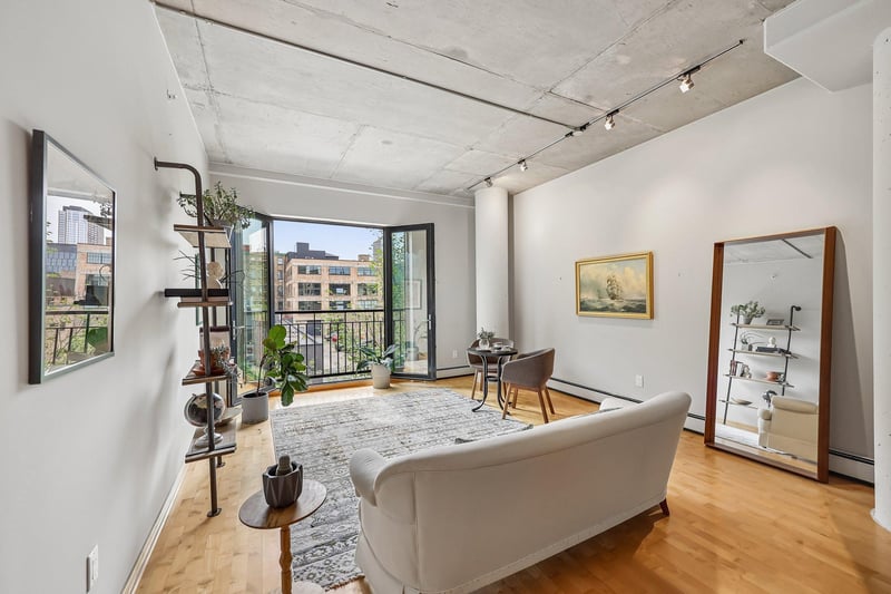 212 N 1st St #306, Minneapolis, MN 55401