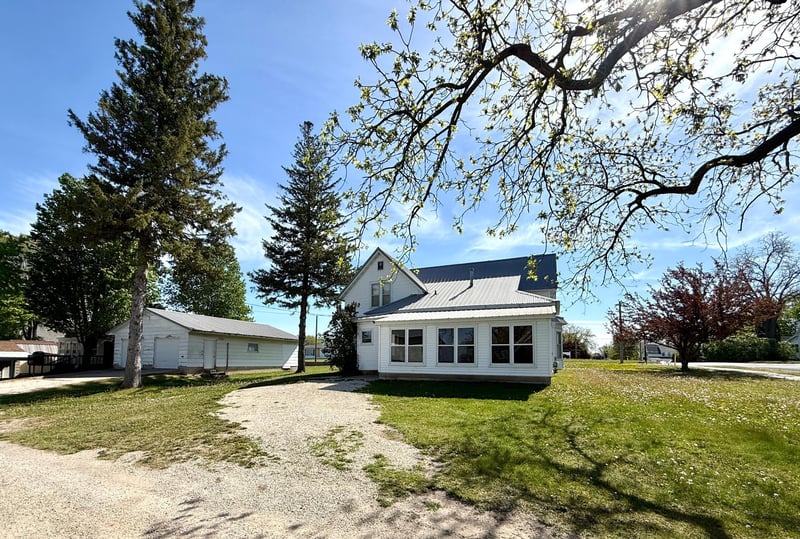 512 S Broadway St, Spring Valley, MN 55975