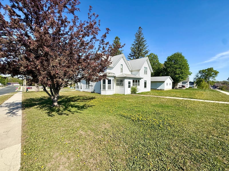 512 S Broadway St, Spring Valley, MN 55975